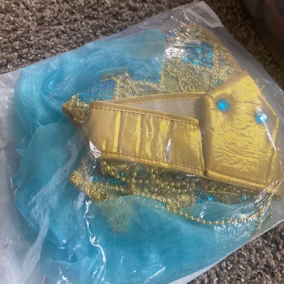 Beautiful  Disney Costume Gorgeous Medium - Picture 2 of 10